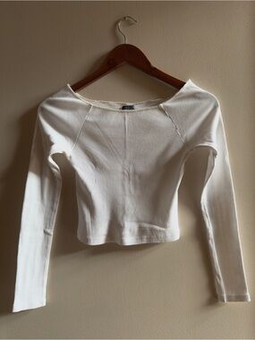 Brandy Melville White Ribbed Boat Neckline Long-Sleeve Crop Top